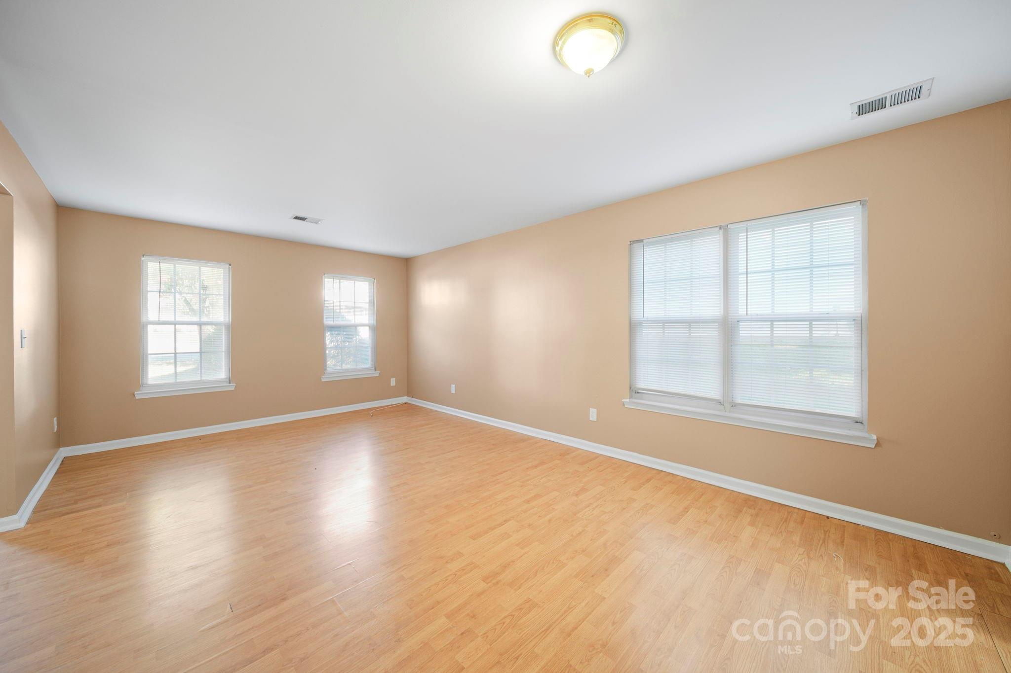 1424 Griers Grove Road Charlotte, NC 28216 - Photo 6 of 37 Gallery Image 6