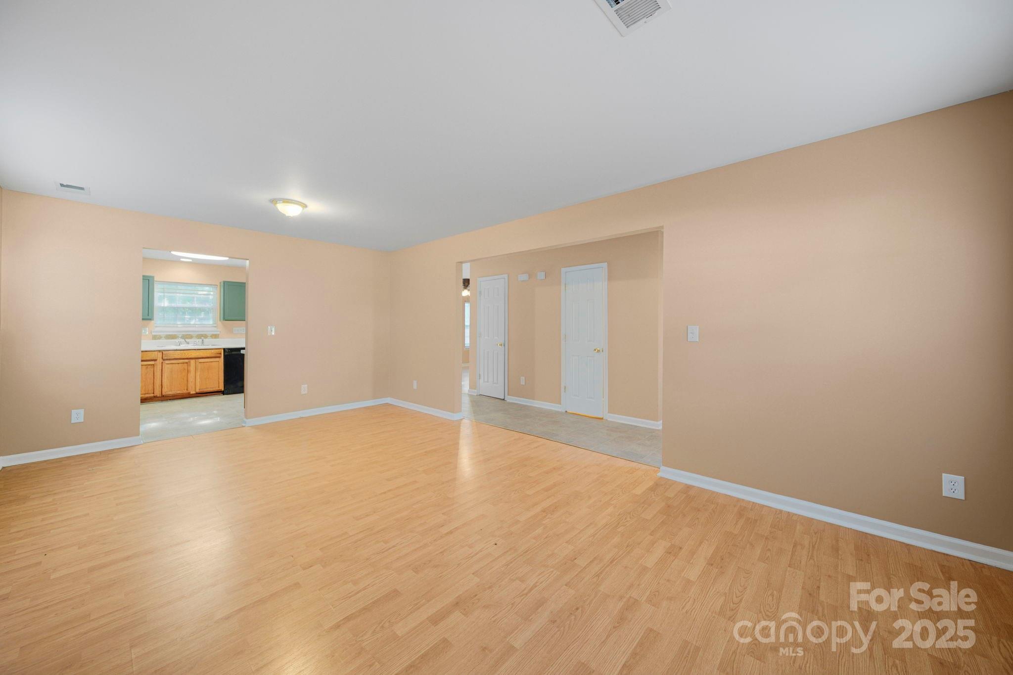 1424 Griers Grove Road Charlotte, NC 28216 - Photo 9 of 37 Gallery Image 9