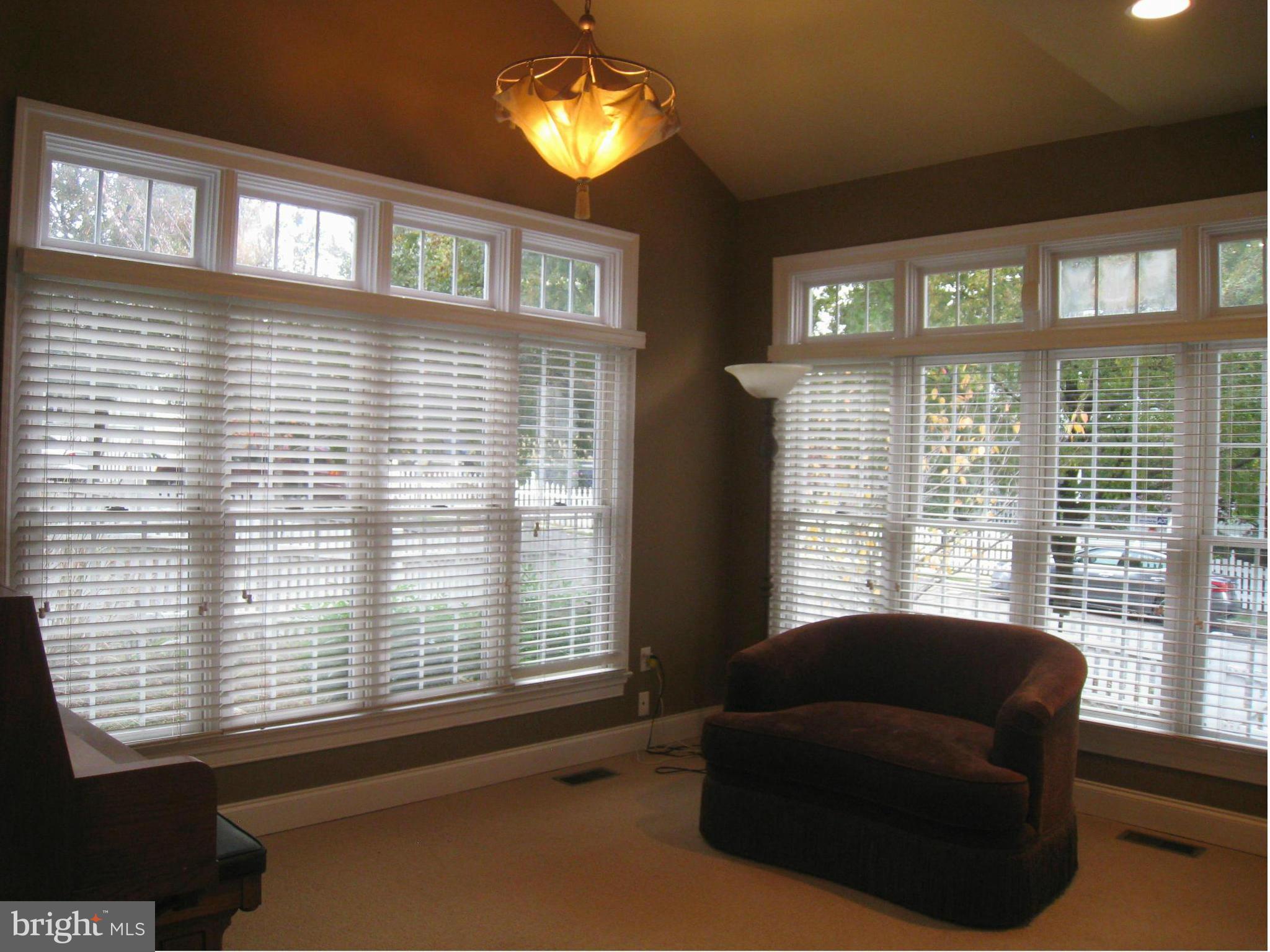 336 Little Quarry Road Gaithersburg, MD 20878 - Photo 7 of 30 Living Room