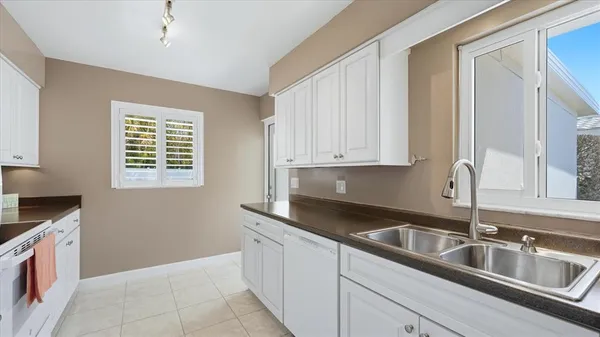 $339,000 | 215 Fair Winds Drive, Unit 215, Nokomis, FL 34275
