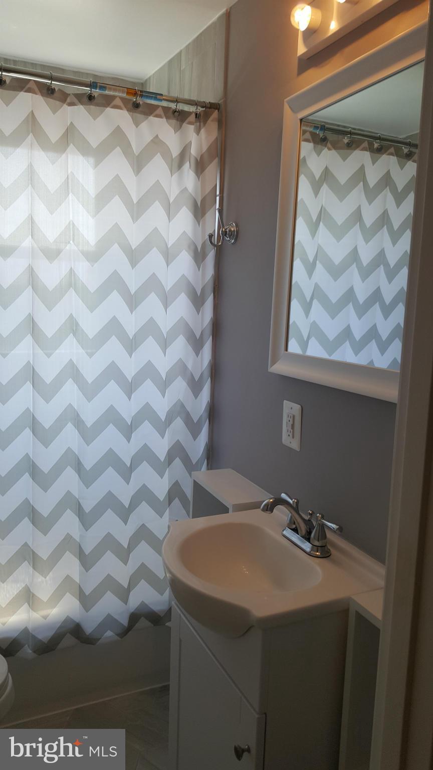 1821 Dunmere Road Baltimore, MD 21222 - Photo 13 of 28 Bath