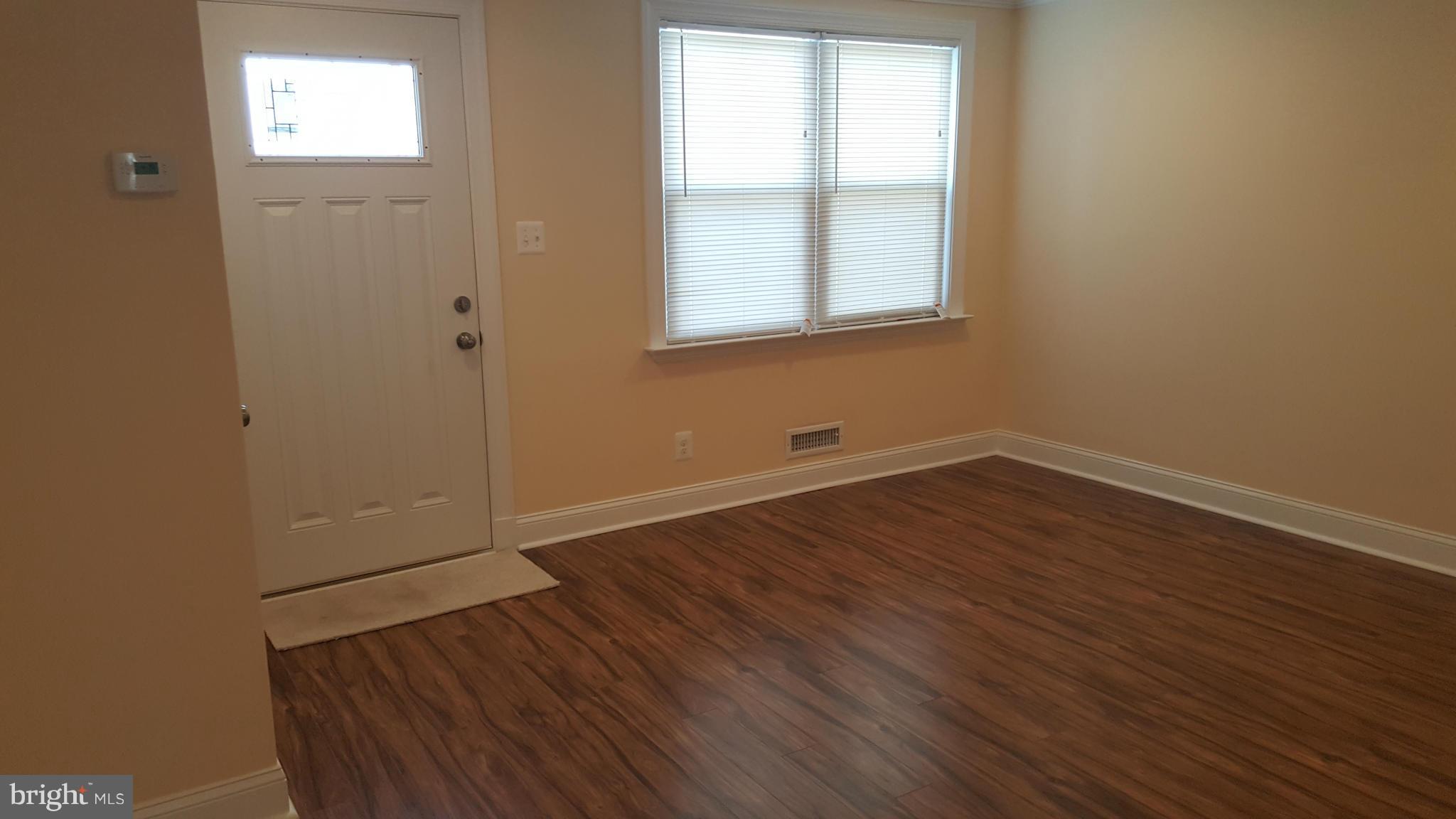 1821 Dunmere Road Baltimore, MD 21222 - Photo 18 of 28 Living Room