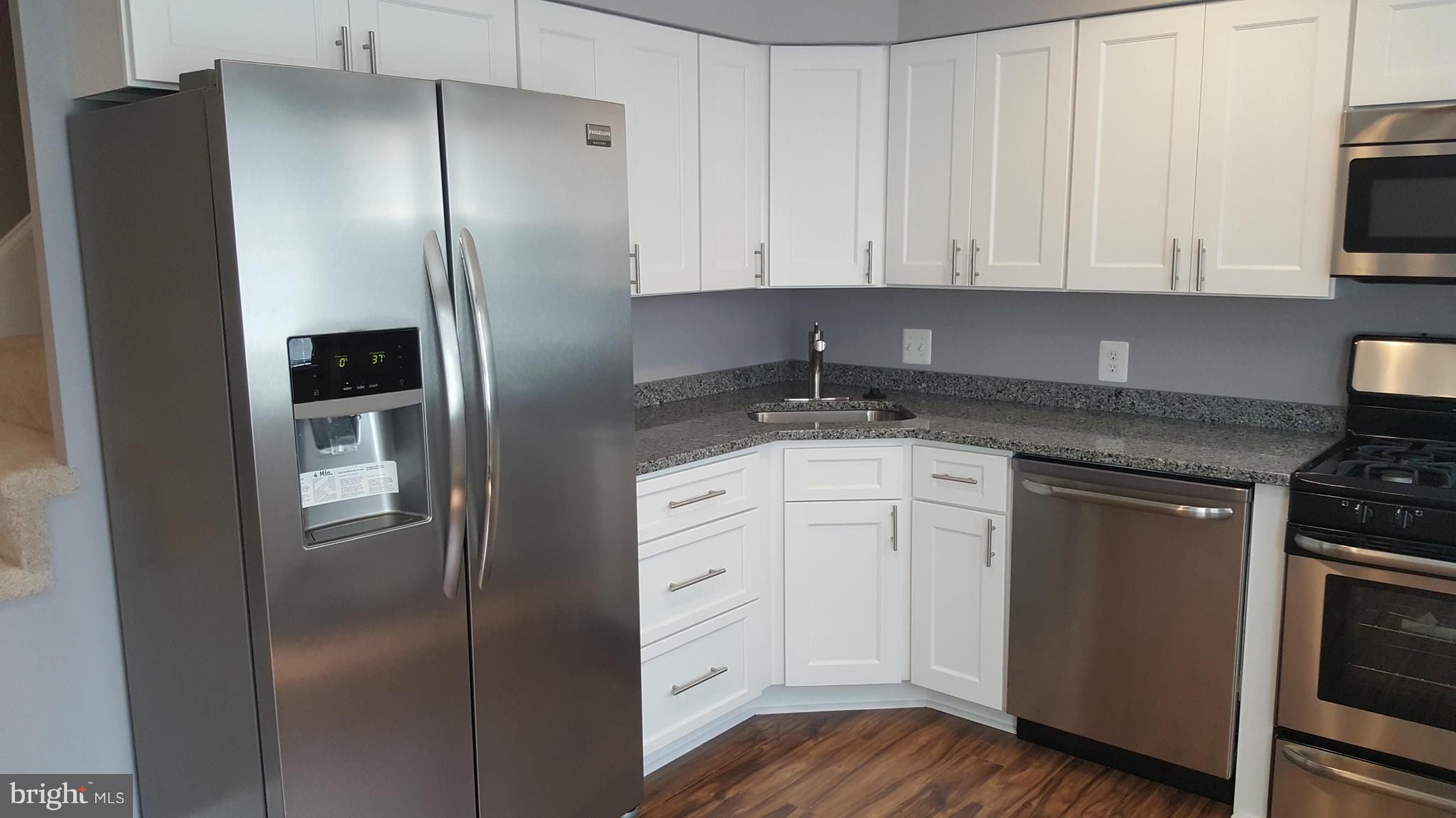 1821 Dunmere Road Baltimore, MD 21222 - Photo 3 of 28 SS APPLIANCES