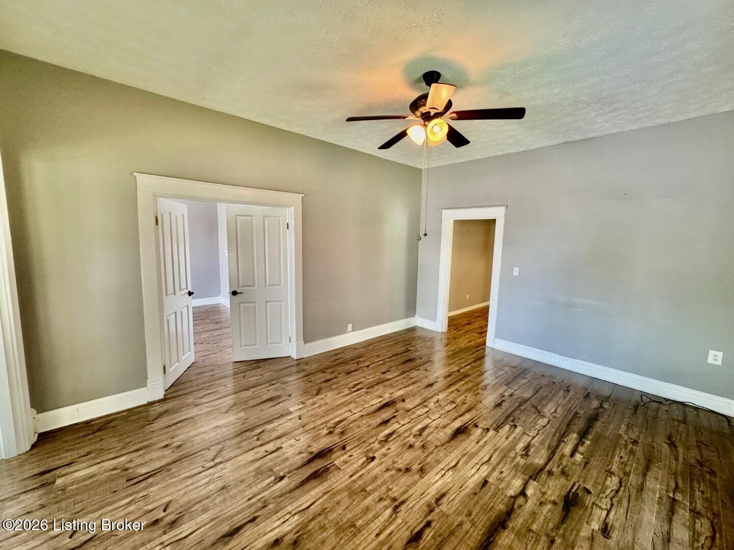 231 West Main Street Springfield, KY 40069 - Photo 4 of 23 004_Living Room