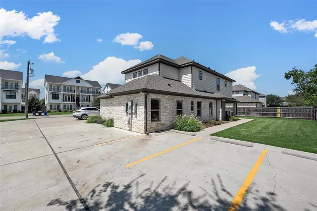 $1,000,000 | 2114 South 11th Street, Waco, TX 76706