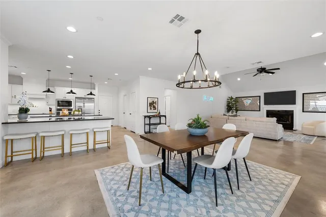 $1,000,000 | 2114 South 11th Street, Waco, TX 76706