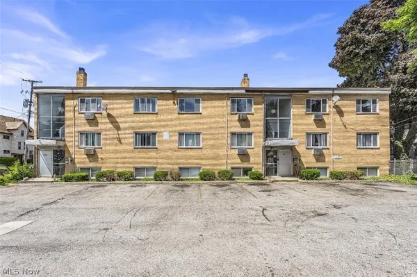 $785 | 1415 Wyandotte Avenue, Unit 303, Lakewood, OH 44107