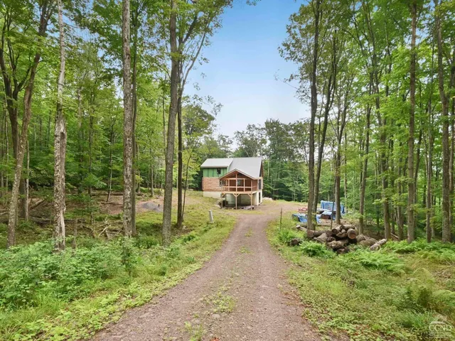 a view of a house with backyard