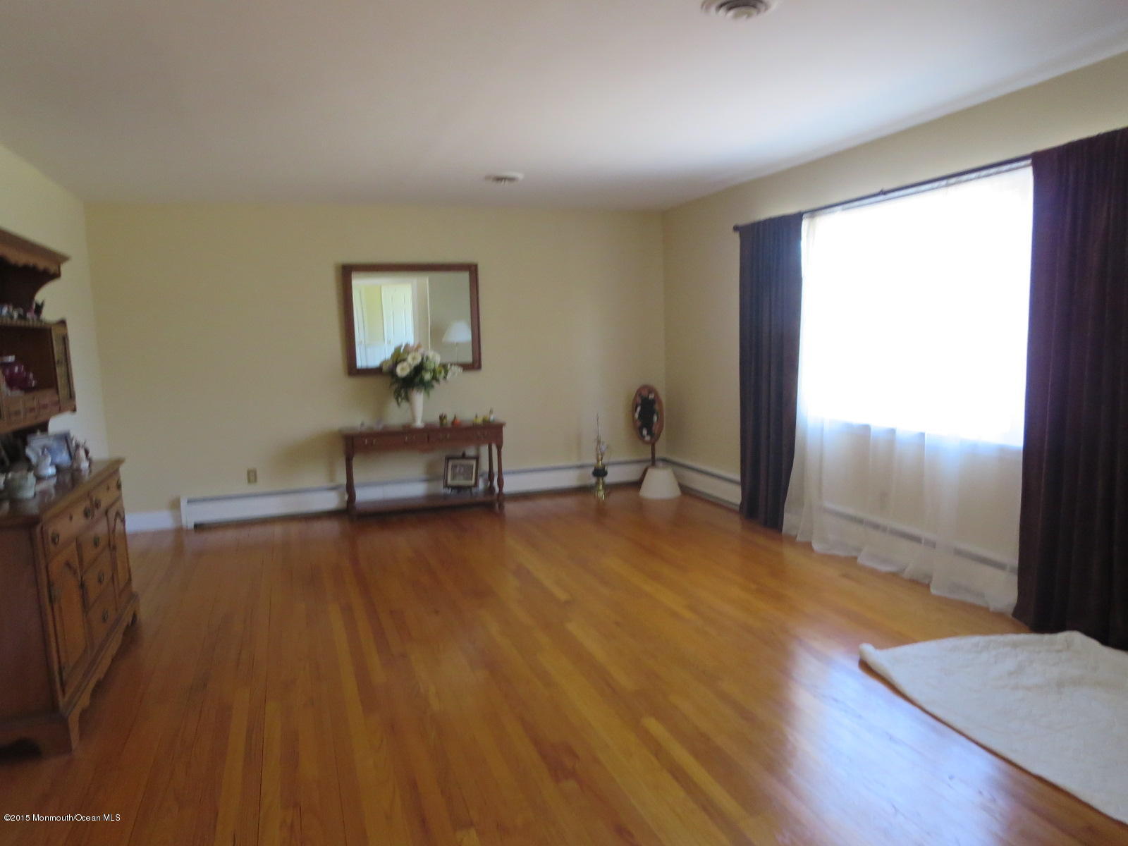 31 Bittner Road Perrineville, NJ 08535 - Photo 6 of 18 LivingRm