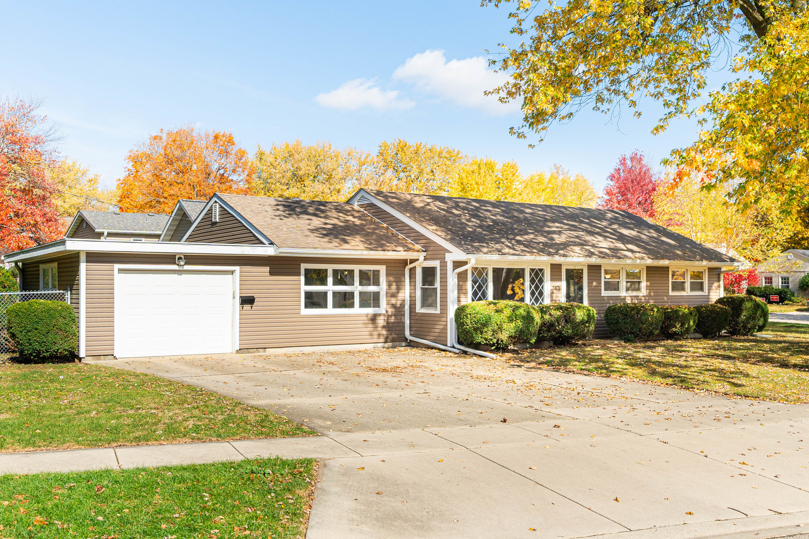 387 Home Street Sycamore, IL 60178 - Photo 2 of 32