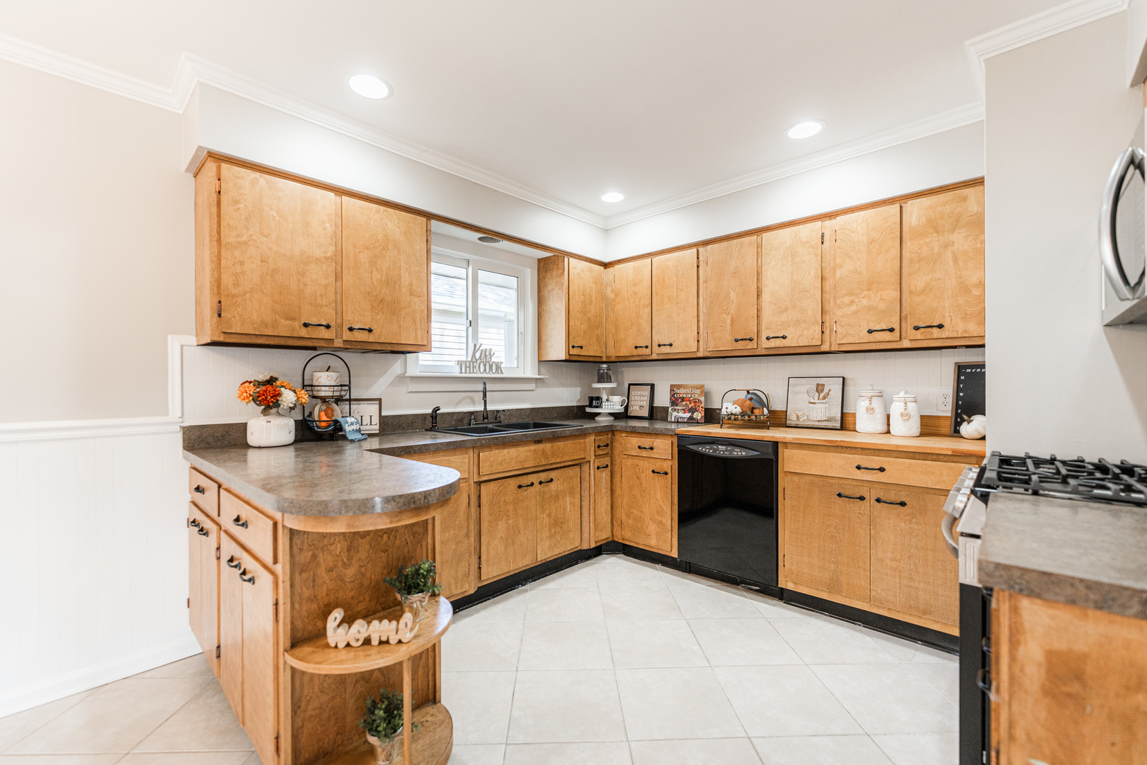387 Home Street Sycamore, IL 60178 - Photo 8 of 32