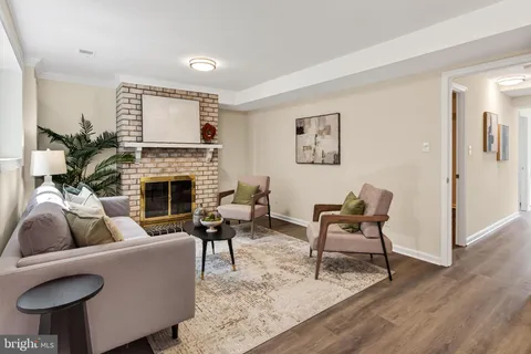 $850,000 | 19 South Abingdon Street, Arlington, VA 22204