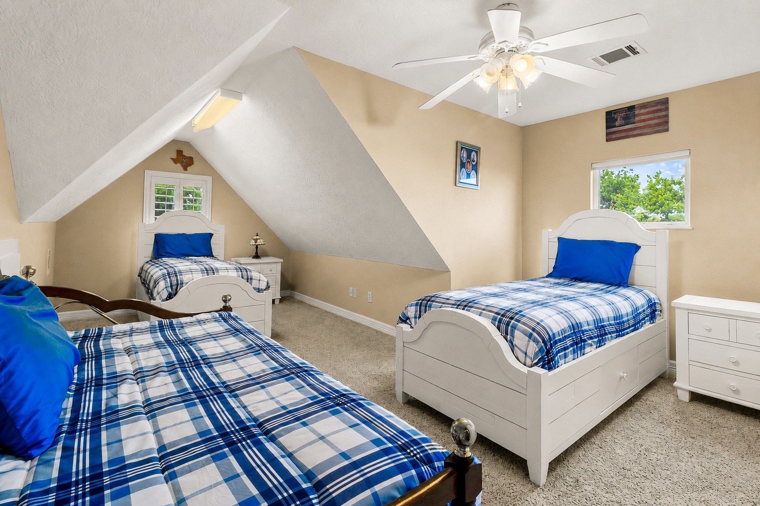 237 Vivian Road Onalaska, TX 77360 - Photo 23 of 37 Bedroom 4 upstairs