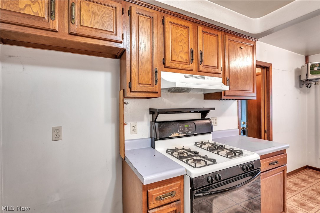 933 Hanley Road Cleveland, OH 44124 - Photo 9 of 29