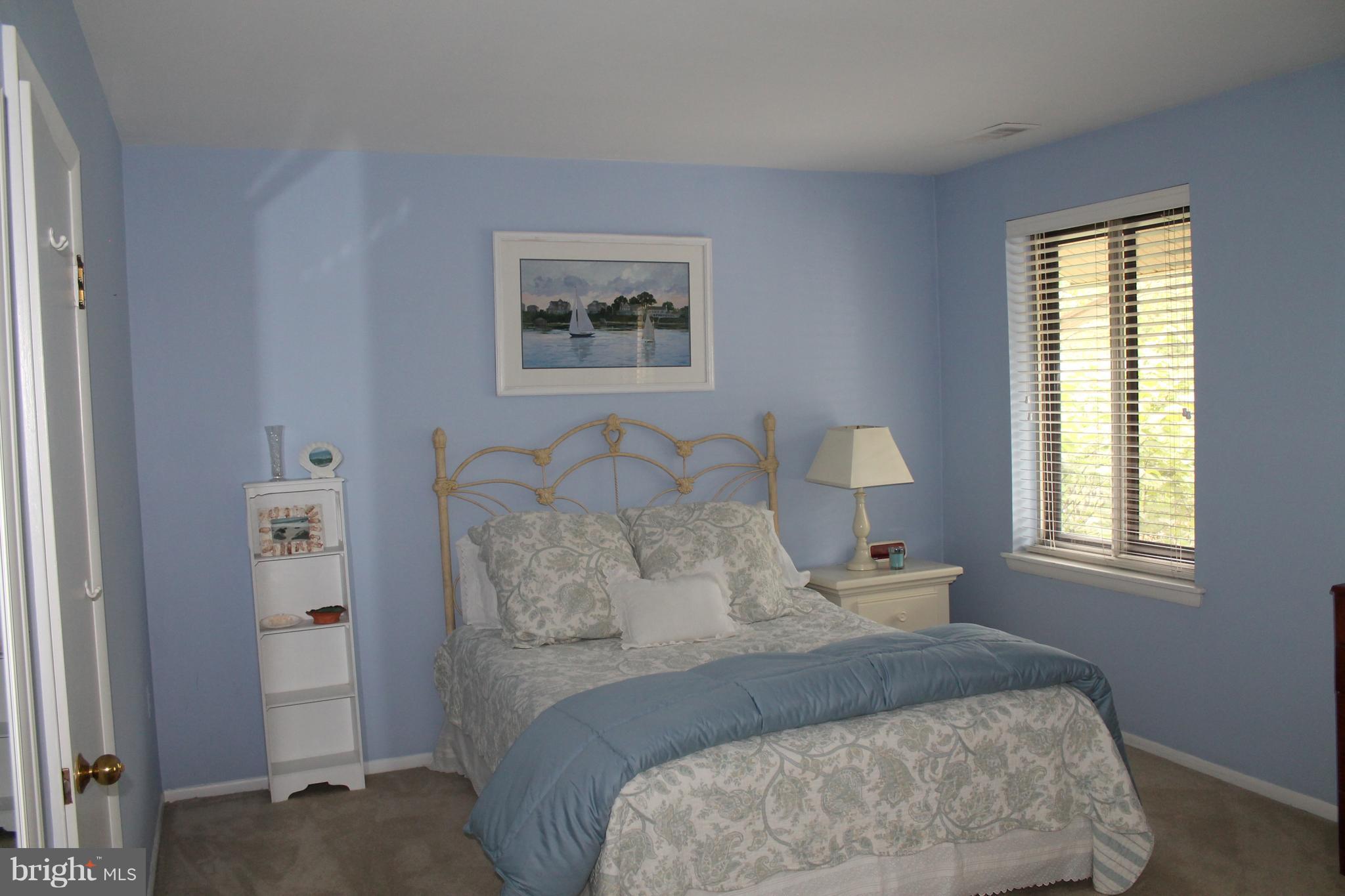 23 Hamill Road, Unit 23F Baltimore, MD 21210 - Photo 11 of 11 a bedroom with a bed and a window