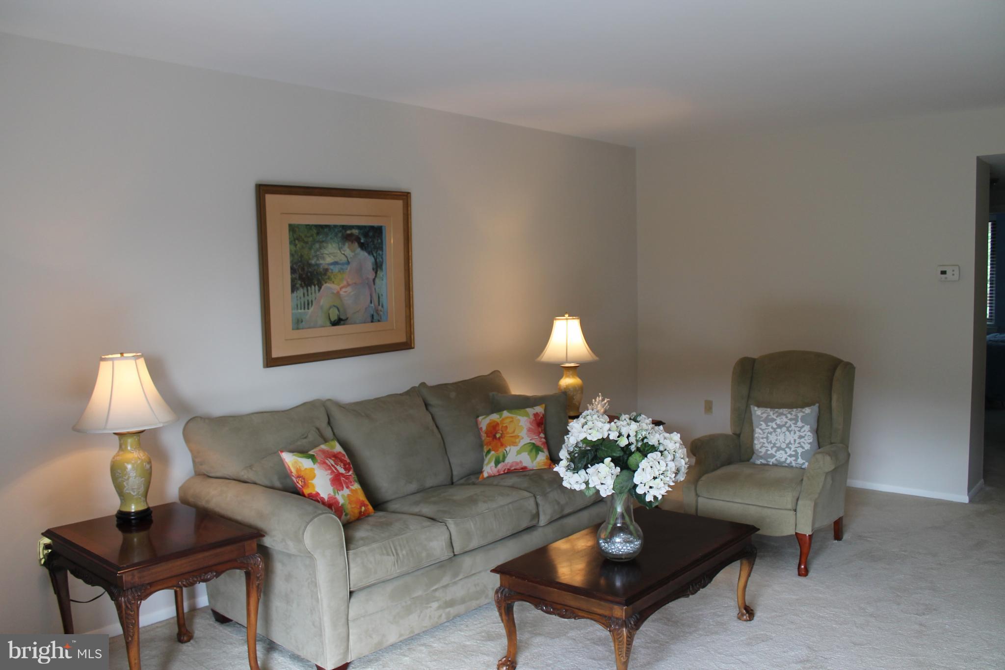 23 Hamill Road, Unit 23F Baltimore, MD 21210 - Photo 6 of 11 a living room with furniture
