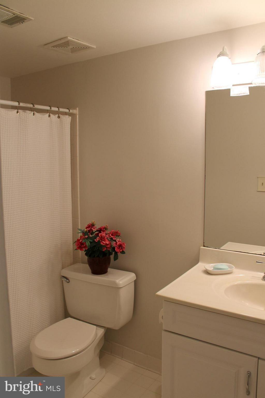 23 Hamill Road, Unit 23F Baltimore, MD 21210 - Photo 9 of 11