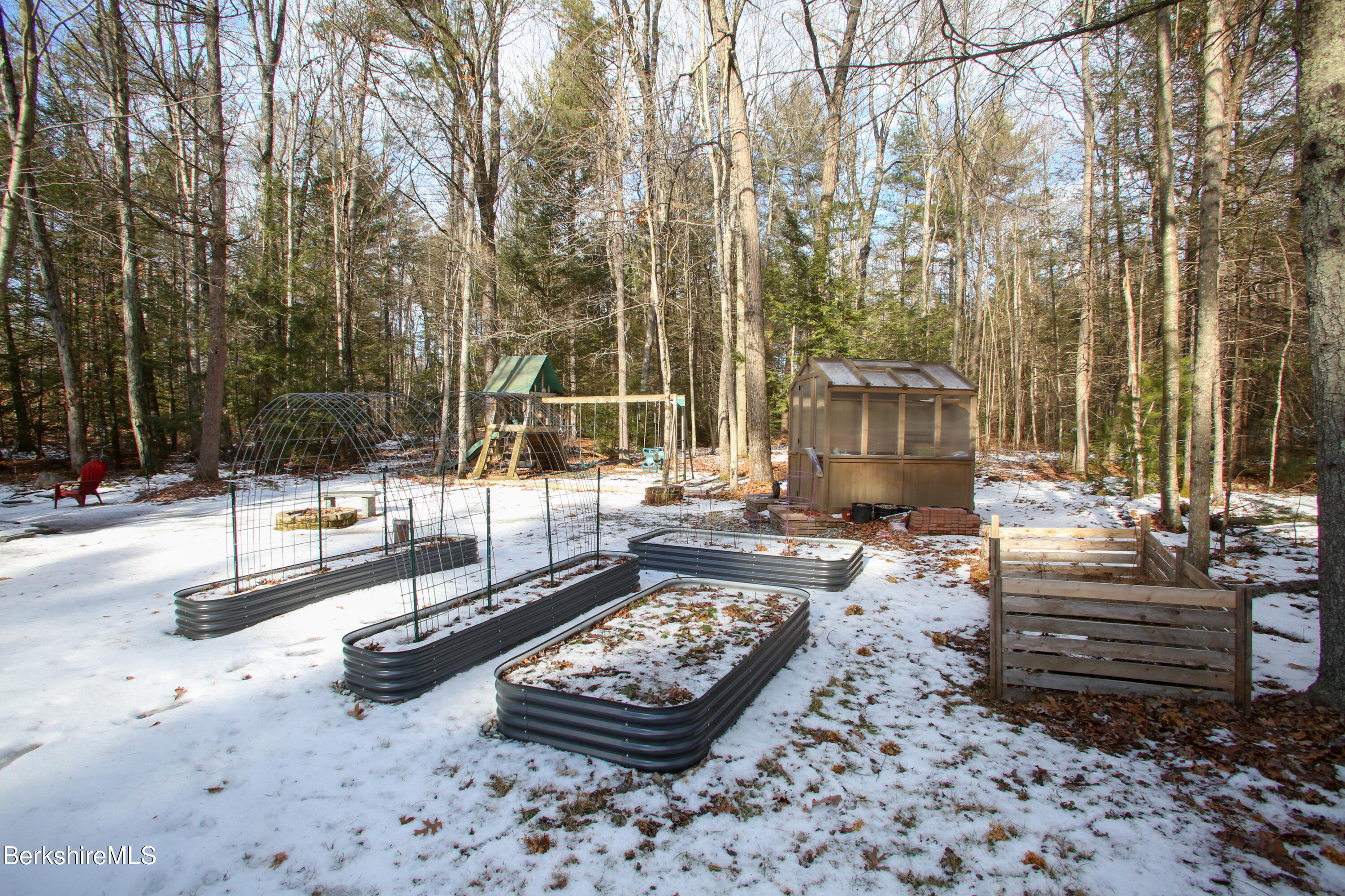 751 Park Hill Road Northampton, MA 01062 - Photo 37 of 45 a living room with furniture and a potted plant