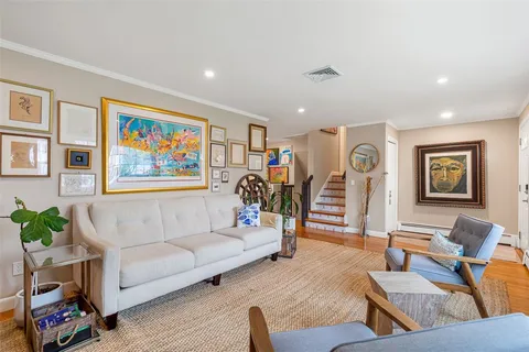 $899,000 | 7 Meadowbrook Drive, Barrington, RI 02806