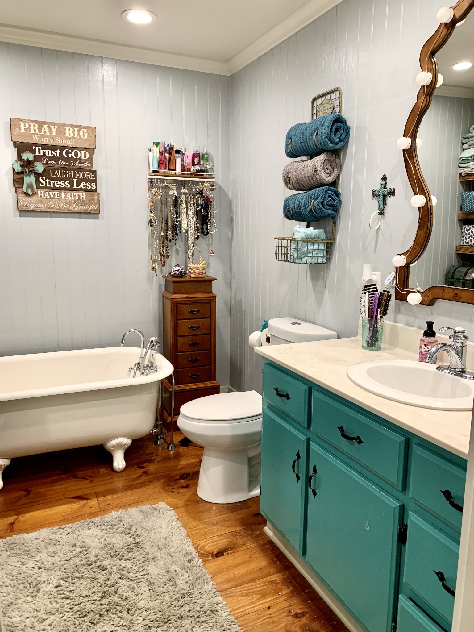 33 Waterloo Road Lawrenceburg, TN 38464 - Photo 22 of 46 a bathroom with a toilet sink and mirror