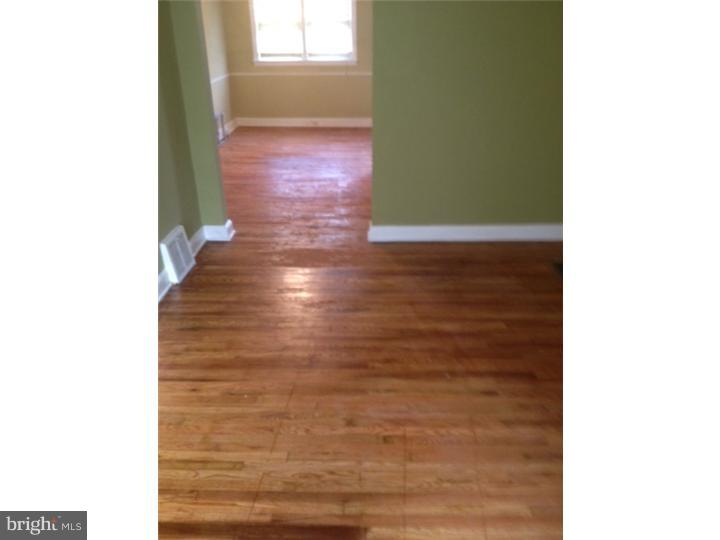 1375 Farrington Road Philadelphia, PA 19151 - Photo 2 of 11 Living Room