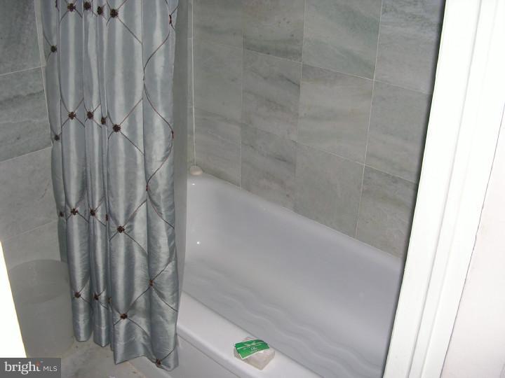 1375 Farrington Road Philadelphia, PA 19151 - Photo 6 of 11 Bathroom
