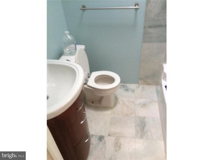 1375 Farrington Road Philadelphia, PA 19151 - Photo 7 of 11 Bathroom