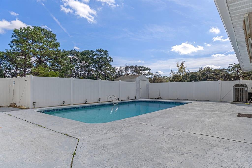 649 Southwest Bend Point Lecanto, FL 34461 - Photo 41 of 50 a backyard of a house