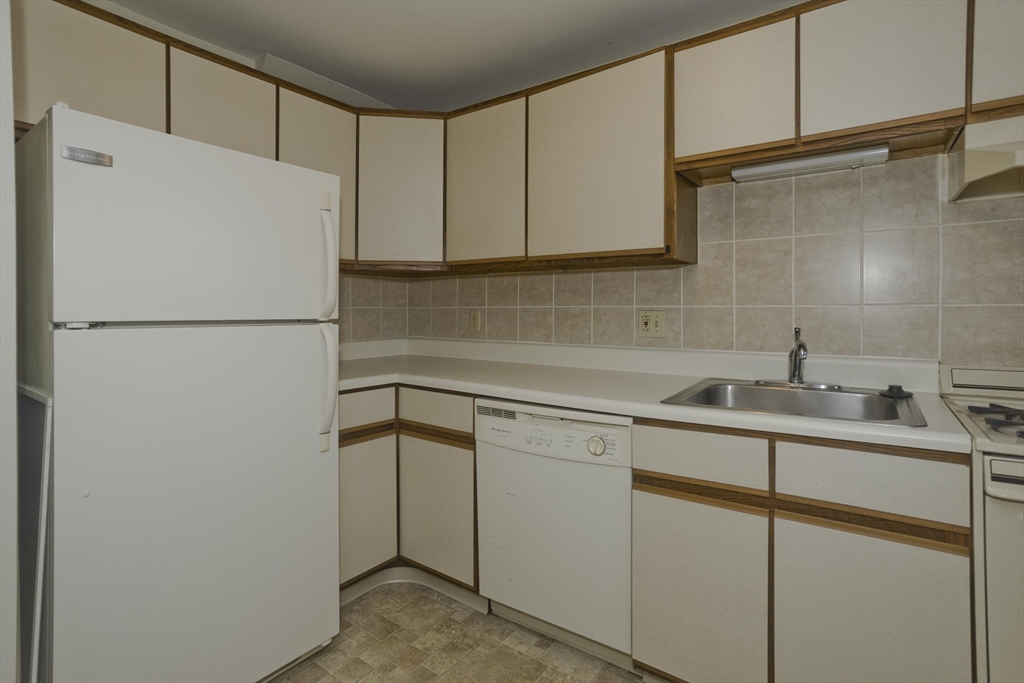 439 Cold Spring Avenue, Unit 439 West Springfield, MA 01089 - Photo 19 of 31 Gallery Image 19