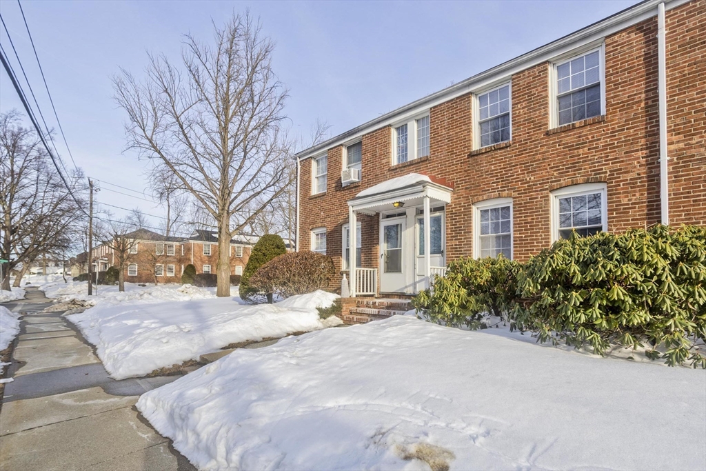 439 Cold Spring Avenue, Unit 439 West Springfield, MA 01089 - Photo 3 of 31 Gallery Image 3