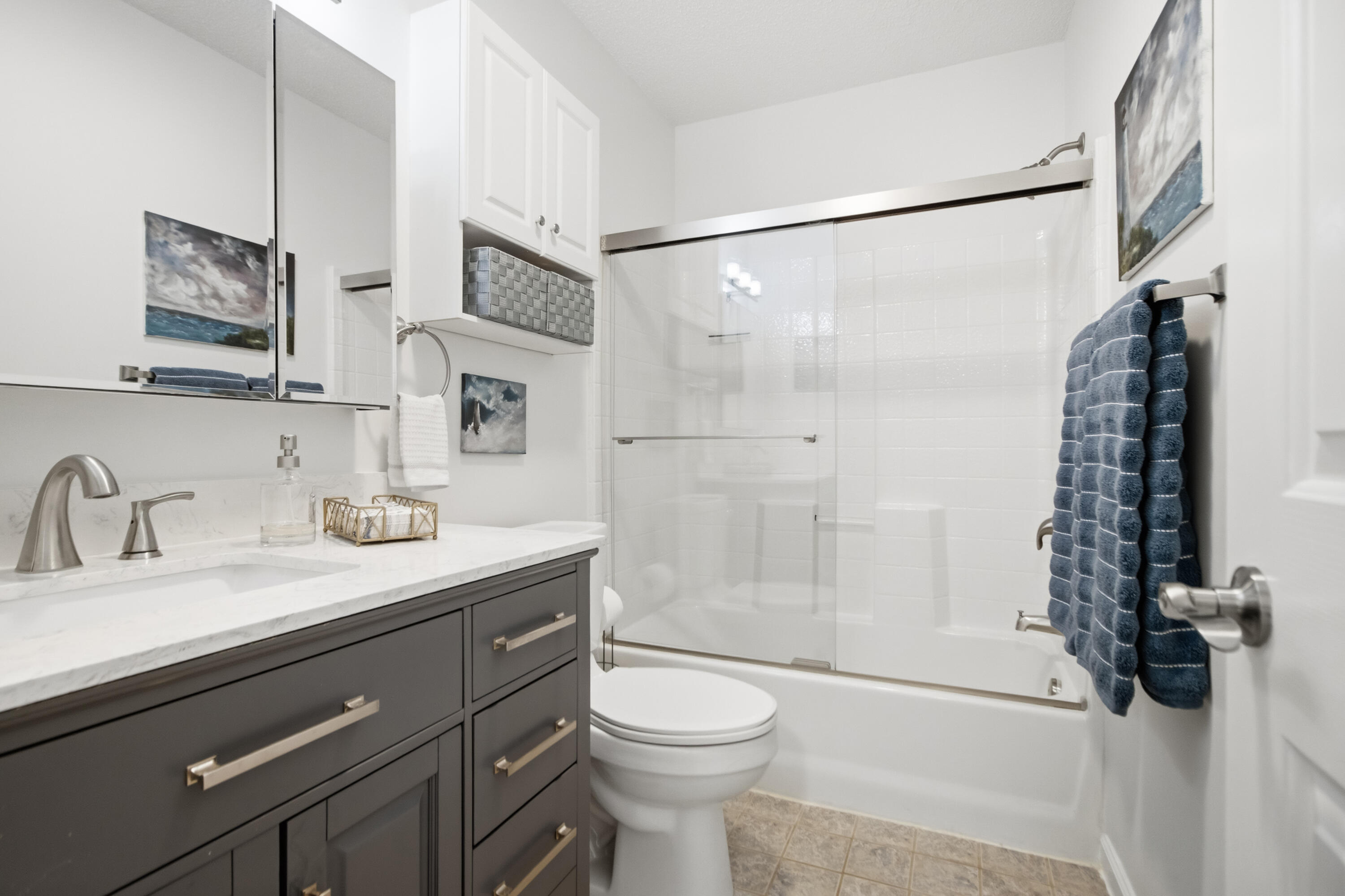 197 Lancaster Road Summerville, SC 29485 - Photo 27 of 46 Hall Bathroom