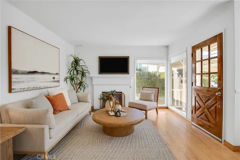 $2,690,000 | 424 South Meadows Avenue, Manhattan Beach, CA 90266