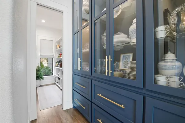 a view of living room and kitchen with furniture