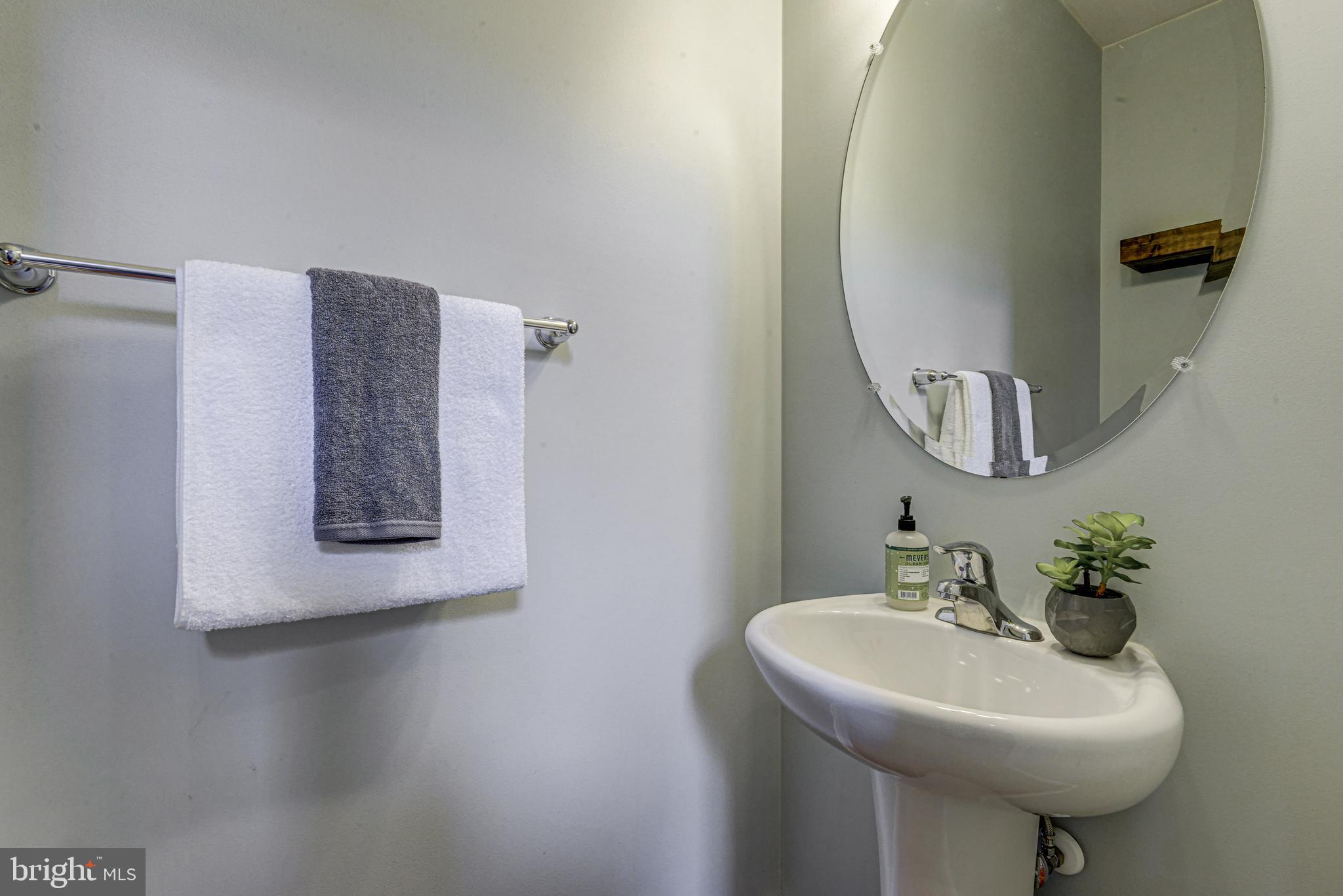 174 Copper Road Severna Park, MD 21146 - Photo 20 of 42 Powder room main level