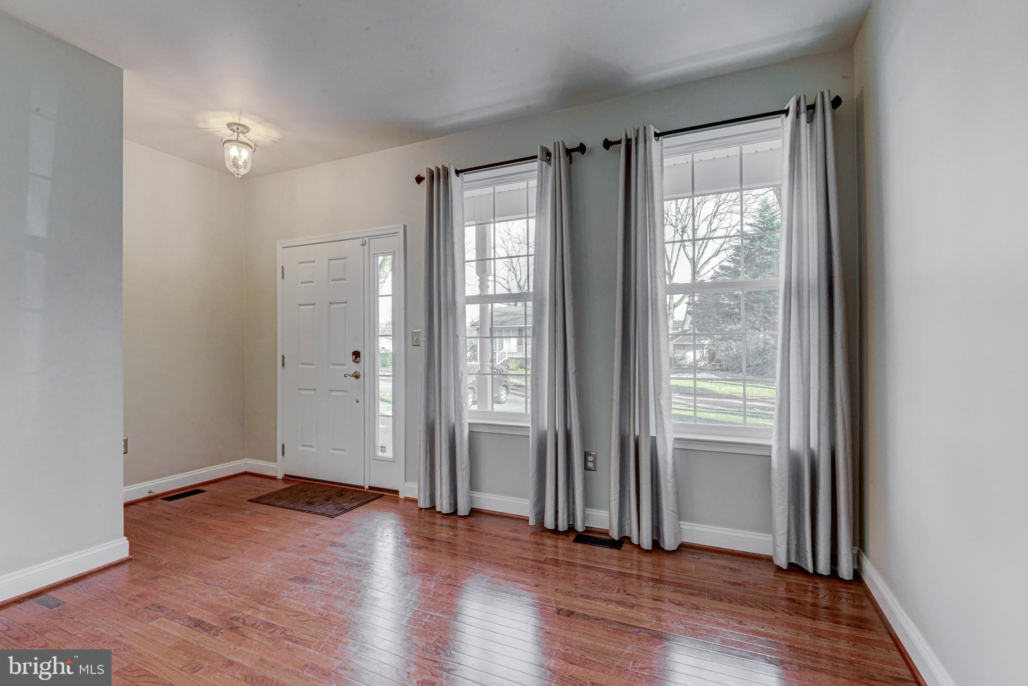 174 Copper Road Severna Park, MD 21146 - Photo 3 of 42 Living room with hardwood