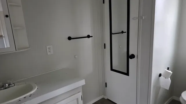 $1,300 | 1113 Colorado Street, Unit 10, Smithville, TX 78957