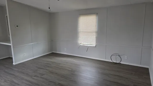 $1,300 | 1113 Colorado Street, Unit 10, Smithville, TX 78957