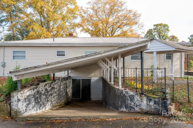 a view of a house with a garage