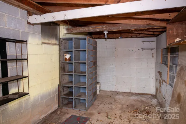 a view of a storage & utility room