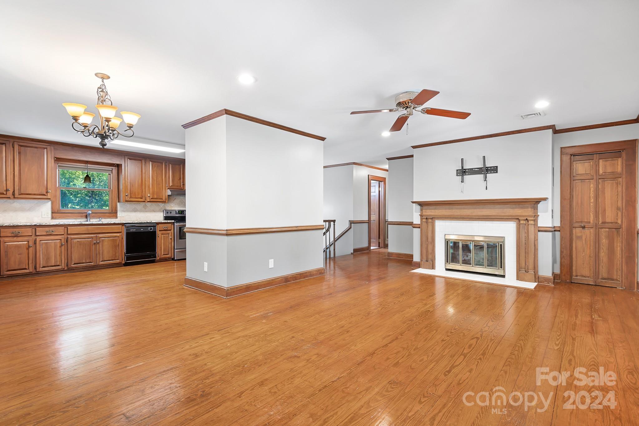 195 Paradise Peninsula Road Mooresville, NC 28117 - Photo 3 of 42