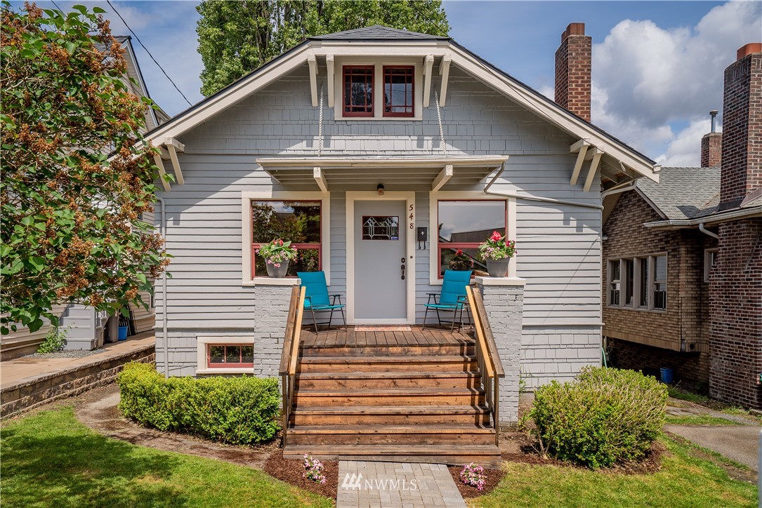 548 North 68th Street Seattle, WA 98103 - Photo 1 of 20 a front view of a house with a yard
