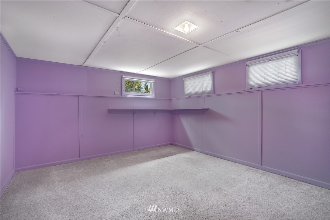 548 North 68th Street Seattle, WA 98103 - Photo 14 of 20 an empty room with windows
