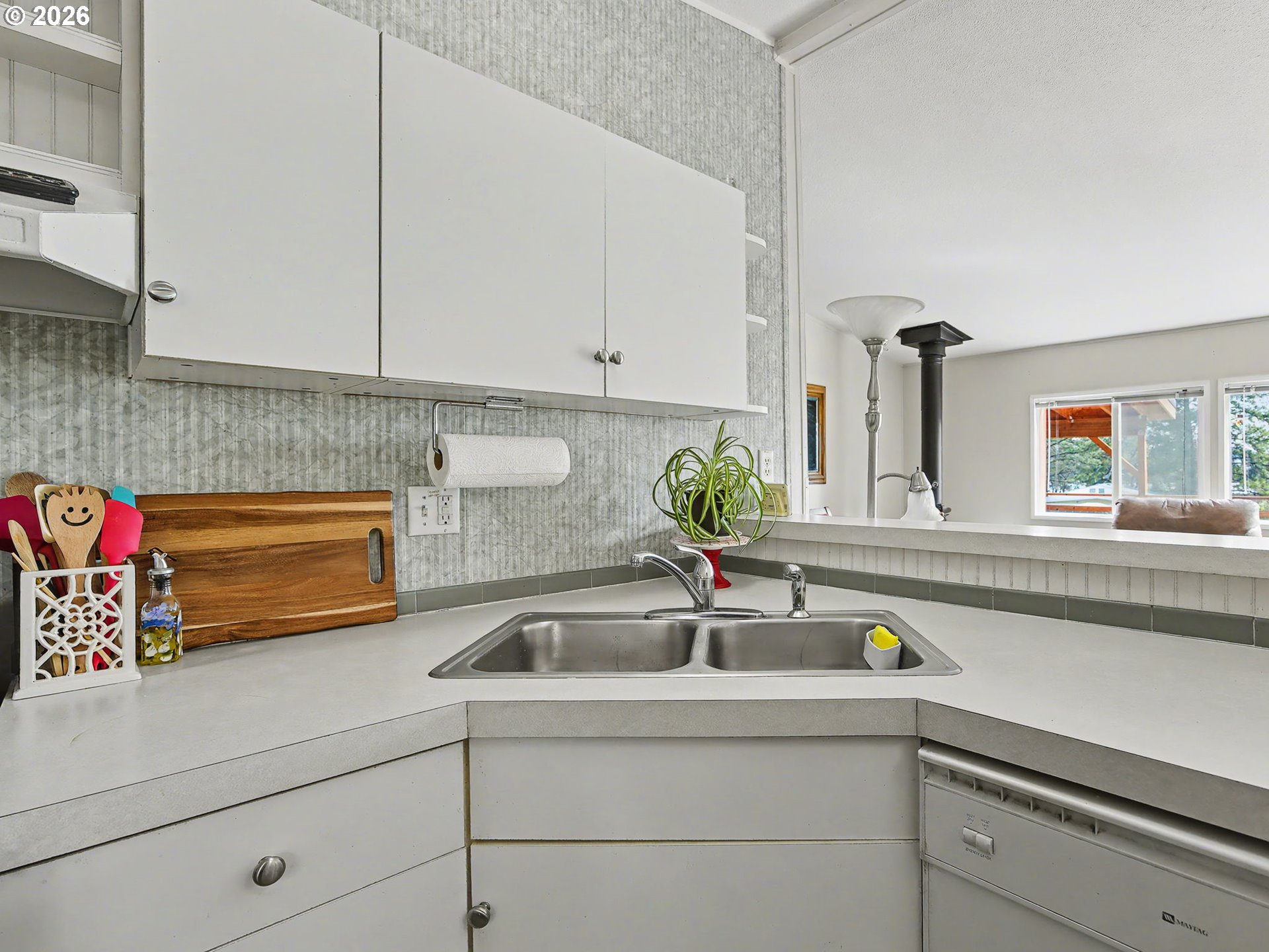 222 South Oak Road Tygh Valley, OR 97063 - Photo 13 of 48