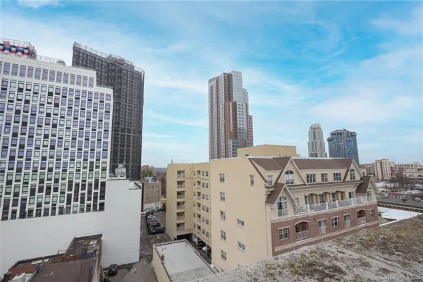 $4,700 | 25 Leroy Place, Unit PH1, New Rochelle, NY 10805