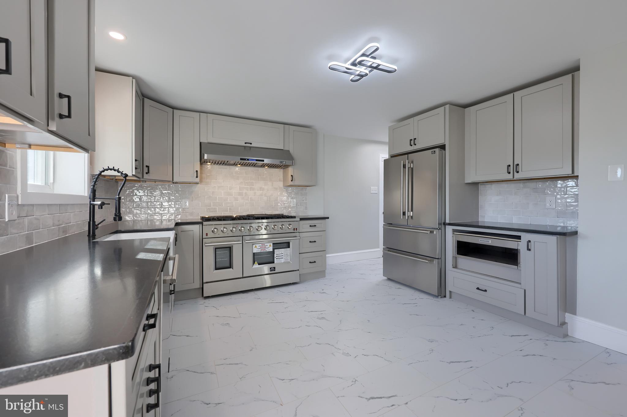 124 Millersville Road Lancaster, PA 17603 - Photo 4 of 32