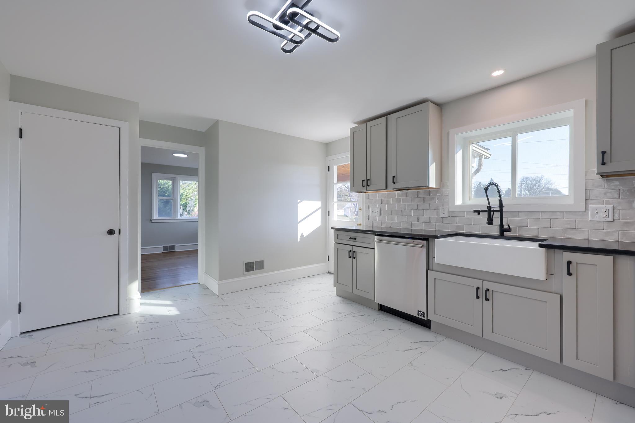 124 Millersville Road Lancaster, PA 17603 - Photo 6 of 32