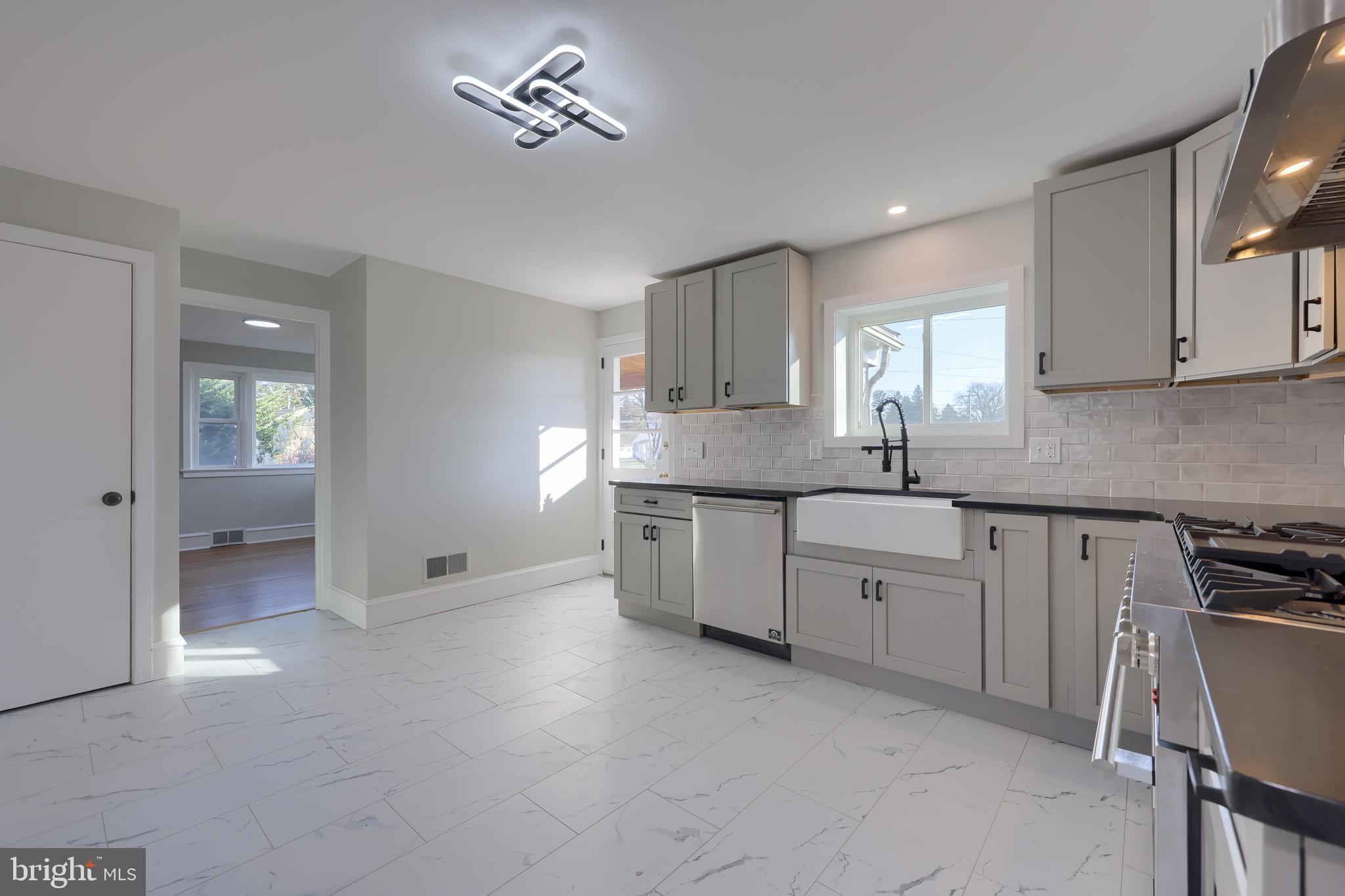 124 Millersville Road Lancaster, PA 17603 - Photo 9 of 32