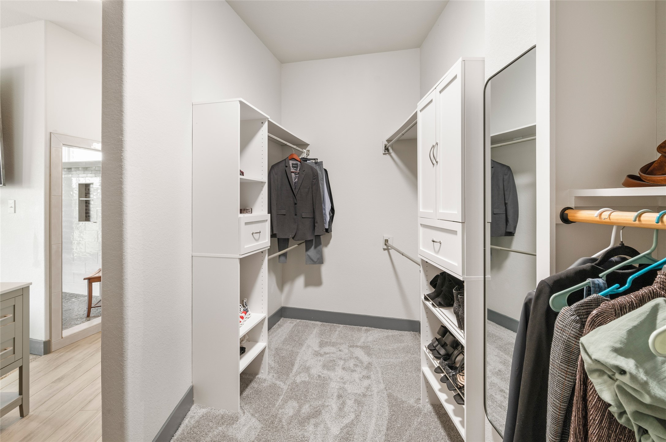 206 Elm Street Highlands, TX 77562 - Photo 24 of 50 Primary walk in closet