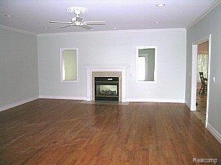 23538 Chicory Road Grosse Ile, MI 48138 - Photo 4 of 17 WELCOMING LIV RM