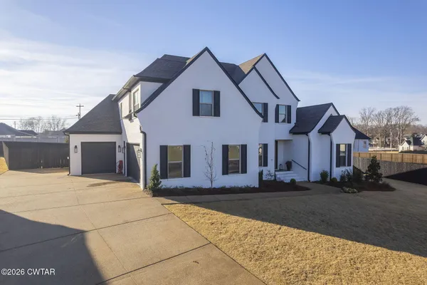 a view of house and outdoor space